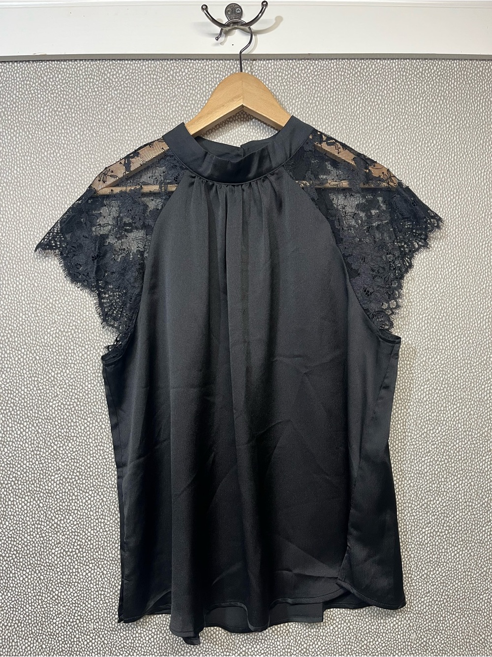 🆕 XL Maurices Black Lace Yoke Sleeveless Top NWT